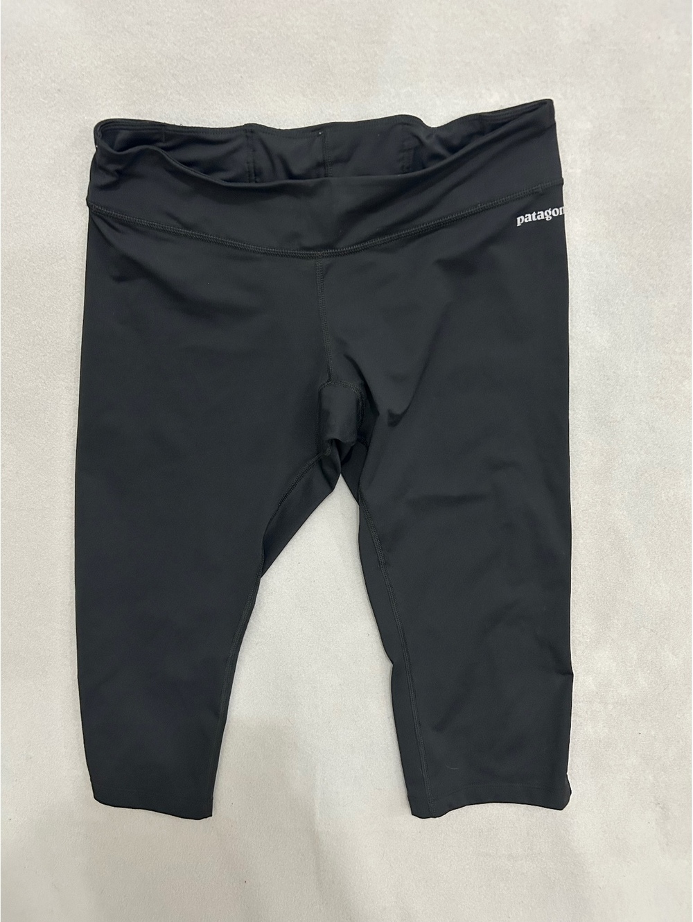 Patagonia Women's Black Capri Leggings Size Medium Athletic Wear